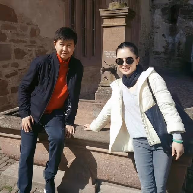 楊鈺瑩在付笛聲家做客!51歲她穿紅色如少女,同框54歲任靜像母女