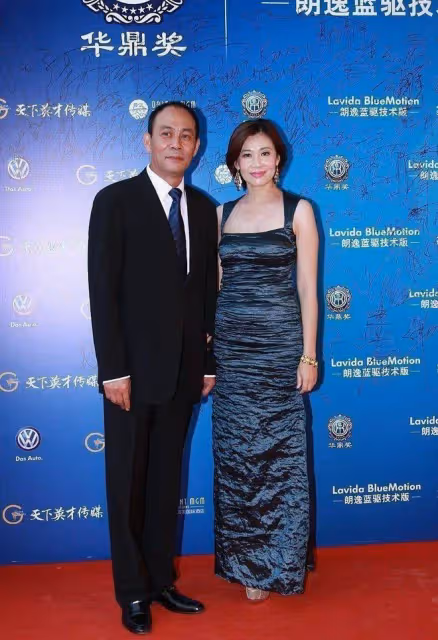 張光北相守30年的老婆原來是她!58歲的她風情萬種,真娶到寶了