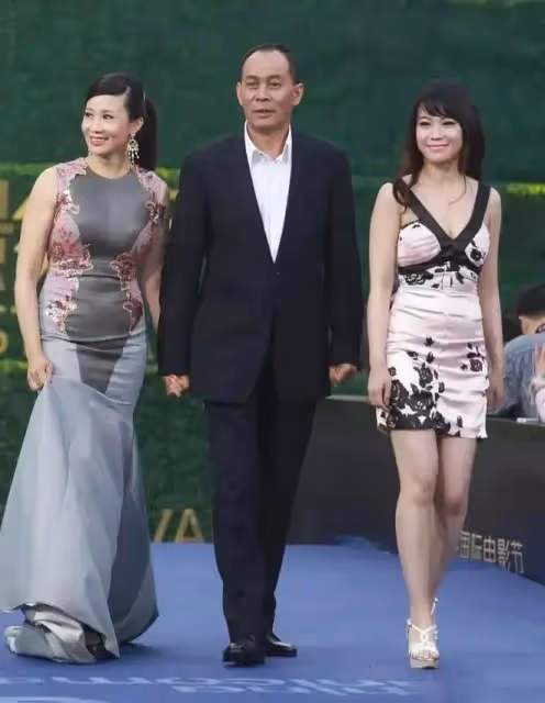 張光北相守30年的老婆原來是她!58歲的她風情萬種,真娶到寶了