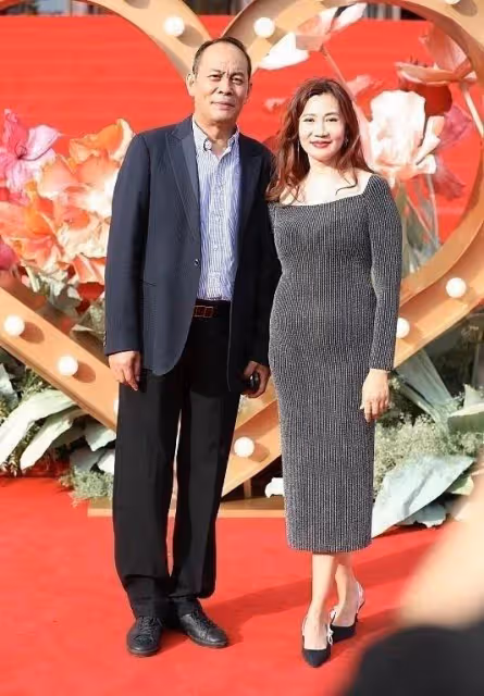 張光北相守30年的老婆原來是她!58歲的她風情萬種,真娶到寶了