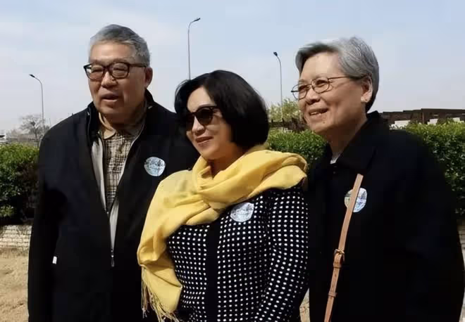 李連杰真丟了寶!62歲黃秋燕越活越美,61歲利智蒼老明顯似老奶奶
