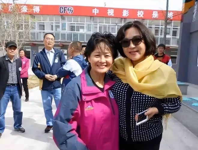 李連杰真丟了寶!62歲黃秋燕越活越美,61歲利智蒼老明顯似老奶奶