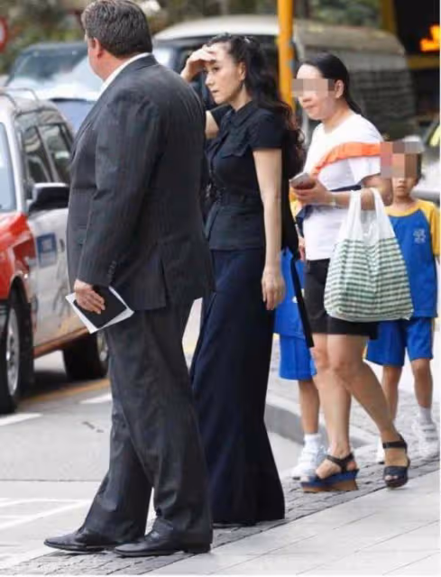 李連杰真丟了寶!62歲黃秋燕越活越美,61歲利智蒼老明顯似老奶奶