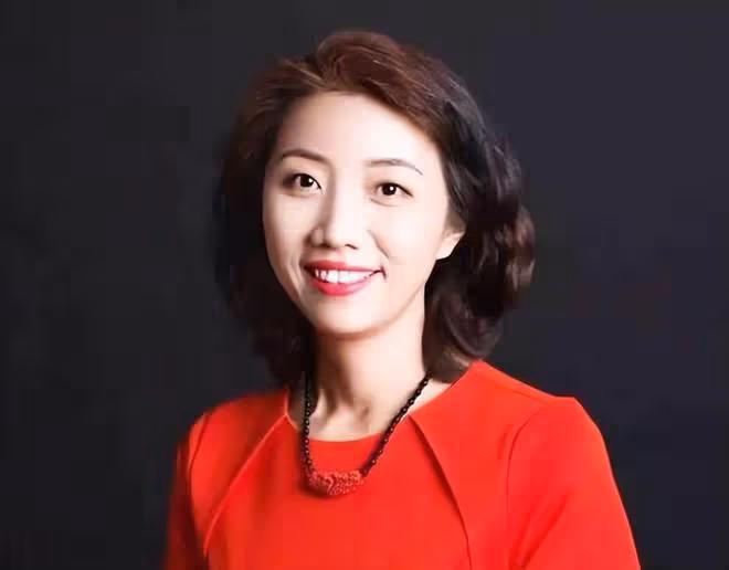 劉強東與龔曉京時隔多年再同框!龔曉京穿著樸素,氣質優雅成熟