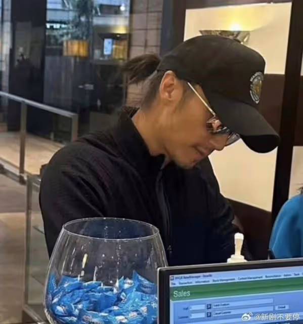 不愧是親兒子!謝霆鋒帶長子度假,時隔10首與長子同框,臉似複製