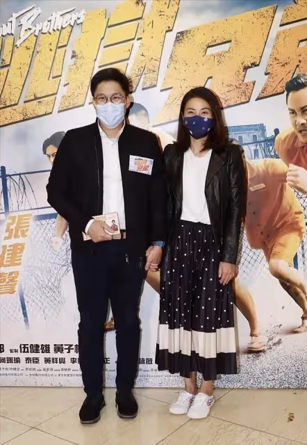郭晶晶認真打扮真美!把99塊飛躍鞋穿出大牌感,配皮衣優雅又貴氣