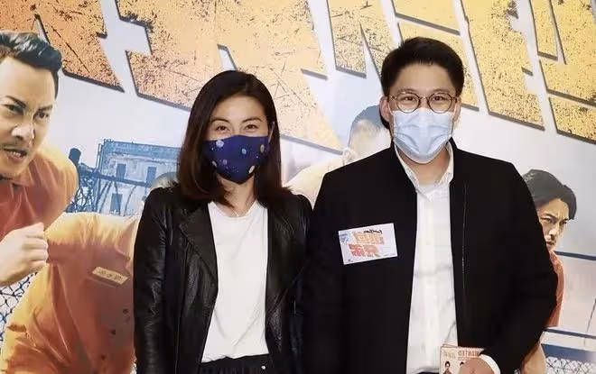 郭晶晶認真打扮真美!把99塊飛躍鞋穿出大牌感,配皮衣優雅又貴氣