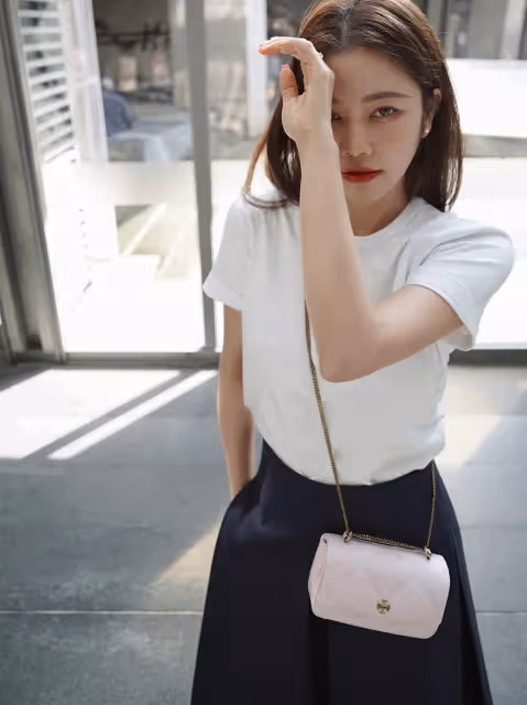 凍齡女神連眼光都一致～　林熙蕾、許路兒背新歡秀逆天身材、顏值