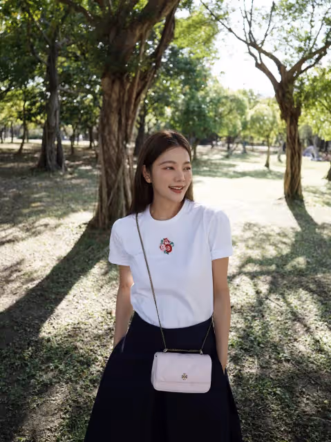 凍齡女神連眼光都一致～　林熙蕾、許路兒背新歡秀逆天身材、顏值