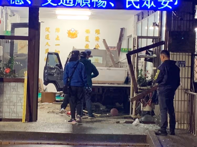 基隆24歲警派出所內遭撞亡！醫院曝傷勢　「嚴重內出血」到院前已無生命跡象