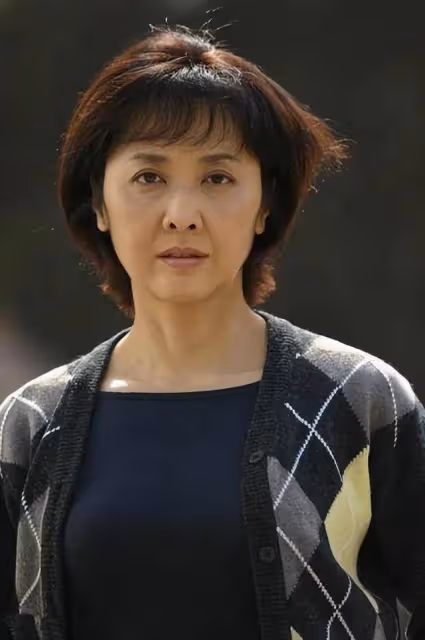 看到71歲朱琳老去的模樣,我才終於知道,第一美女果然名不虛傳