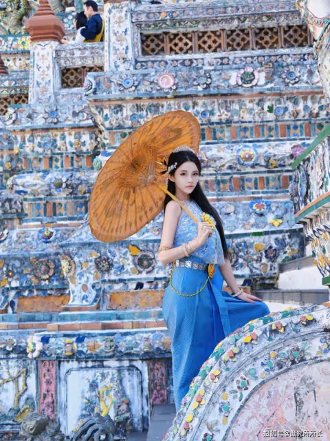 19歲極品尤物少女的旅遊穿搭:藍韻之美 優雅時尚的範本