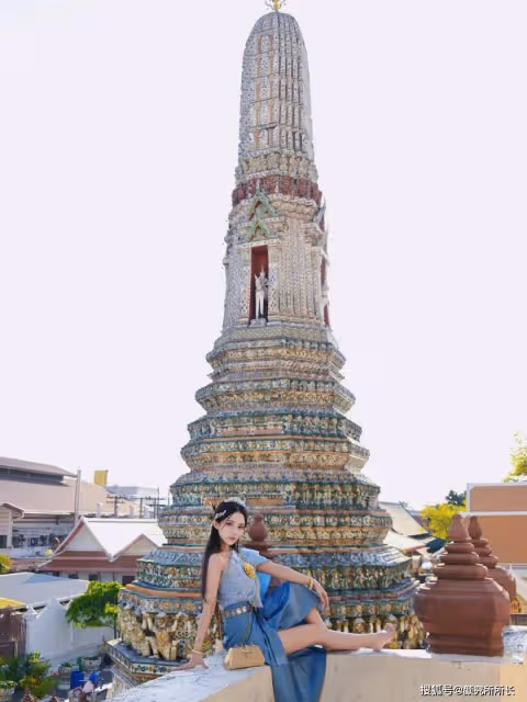 19歲極品尤物少女的旅遊穿搭:藍韻之美 優雅時尚的範本