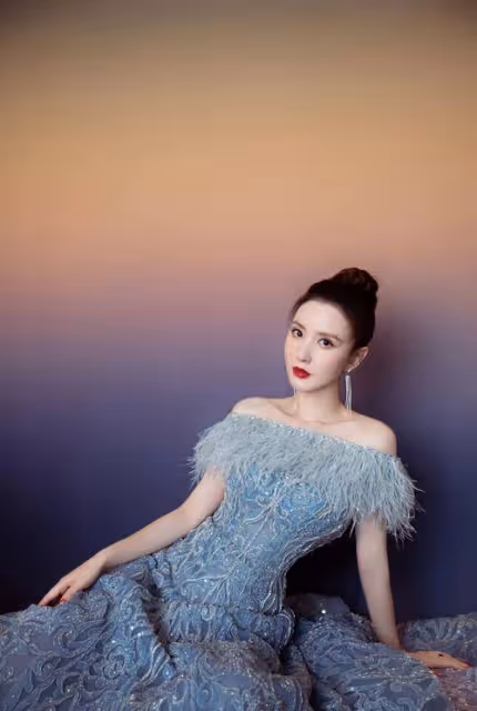 張萌寫真賞:大氣實在,性感魅力無限!