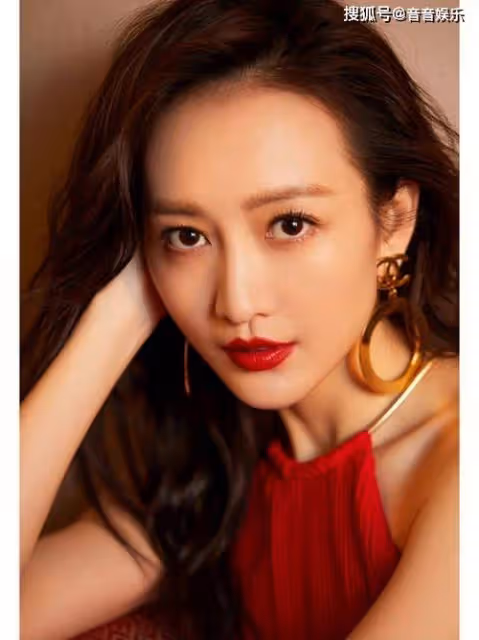 飽滿有料41歲王鷗,性感迷人如20歲小妹!