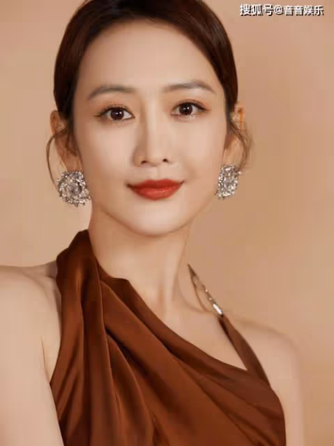 飽滿有料41歲王鷗,性感迷人如20歲小妹!