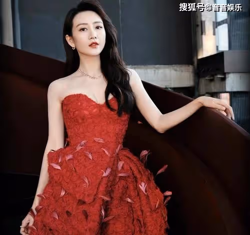 飽滿有料41歲王鷗,性感迷人如20歲小妹!