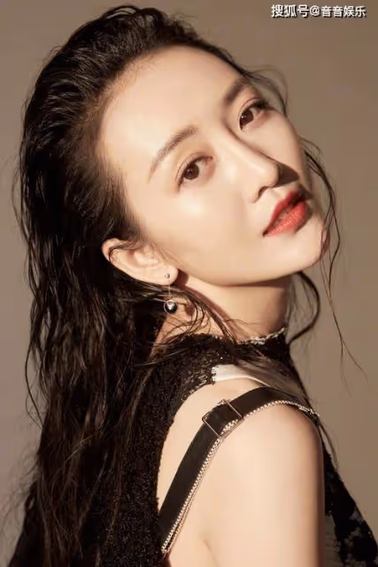飽滿有料41歲王鷗,性感迷人如20歲小妹!