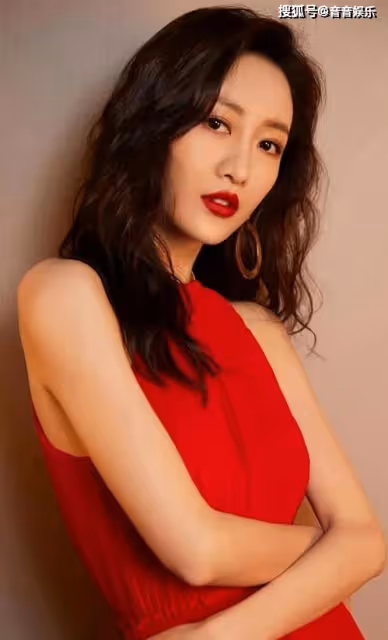 飽滿有料41歲王鷗,性感迷人如20歲小妹!