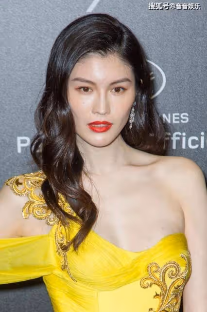 維密超模何穗:長腿走秀,美得令人窒息!