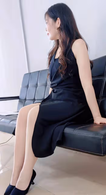 銀行女白領辦公室換搭襪子,每個顏色都是不一樣的感覺