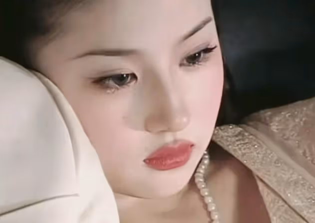 被低胸裝的劉亦菲驚艷到，好身材遮不住，一雙「漫畫腿」太吸睛