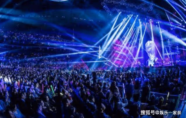 他是國內唯一不混娛樂圈的男歌手，演唱會從不宣傳卻總是座無虛席