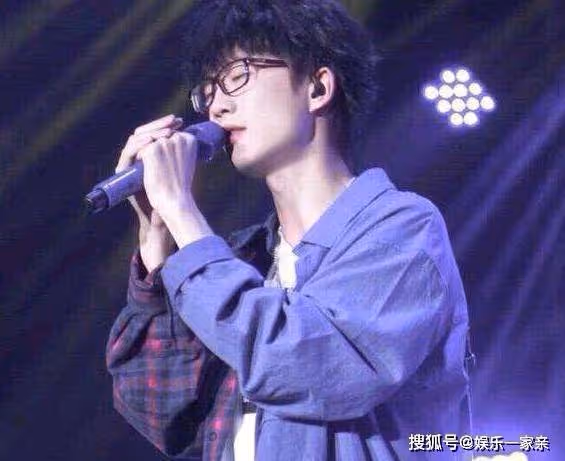 他是國內唯一不混娛樂圈的男歌手，演唱會從不宣傳卻總是座無虛席