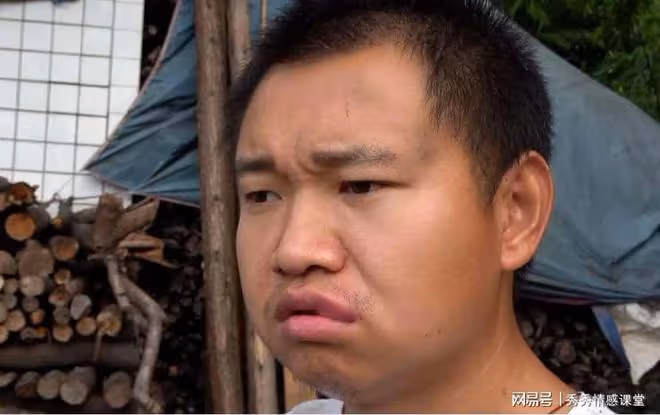 領導退休前把舊車賣給我,我轉帳多給1萬,老婆悄悄說這是好事