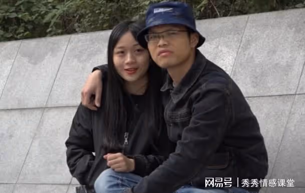領導退休前把舊車賣給我,我轉帳多給1萬,老婆悄悄說這是好事