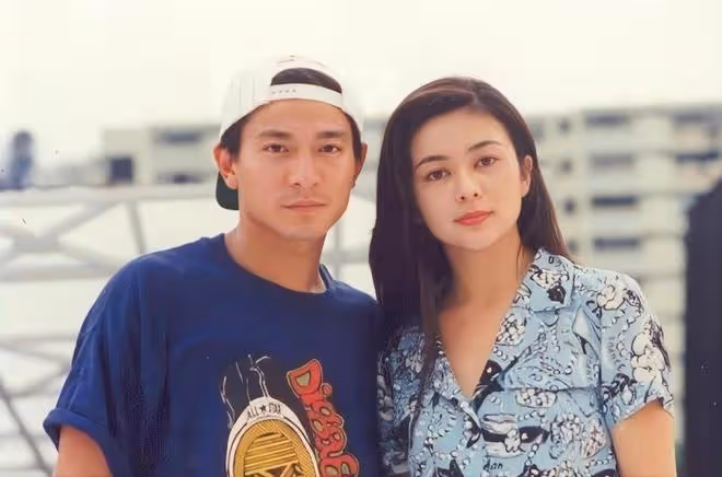 劉德華舉辦藝術展和關之琳時隔多年再同框!倆人年過60歲魅力不減