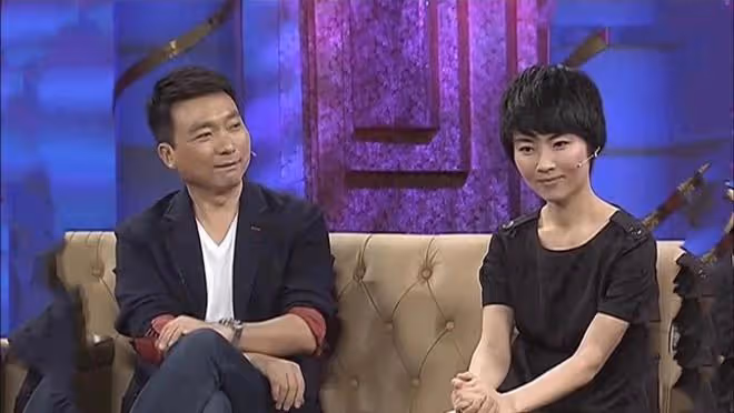 康輝的妻子原來是自己的小師妹?她氣質優雅,丁克無兒無女也幸福