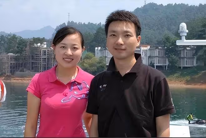 康輝的妻子原來是自己的小師妹?她氣質優雅,丁克無兒無女也幸福