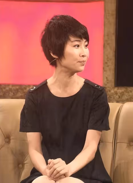 康輝的妻子原來是自己的小師妹?她氣質優雅,丁克無兒無女也幸福
