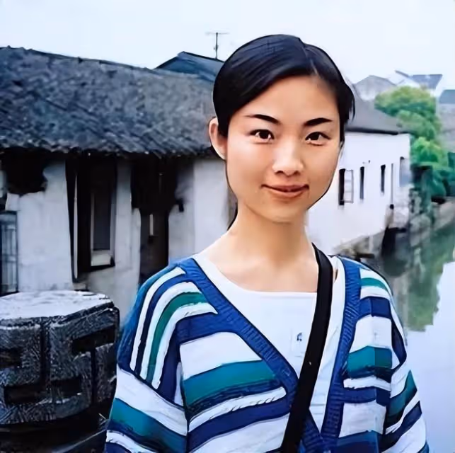 康輝的妻子原來是自己的小師妹?她氣質優雅,丁克無兒無女也幸福