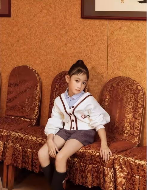 李小鵬一家游迪士尼,小奧莉「等比例」長大,五官像爸身材卻像媽