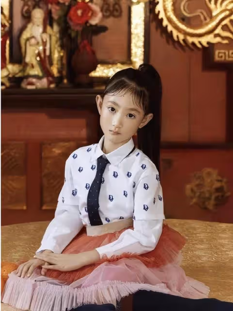 李小鵬一家游迪士尼,小奧莉「等比例」長大,五官像爸身材卻像媽