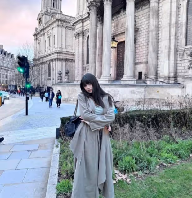 汪峰女兒小蘋果近照曝光，風格大變！網友：從高級美淪為普通美？