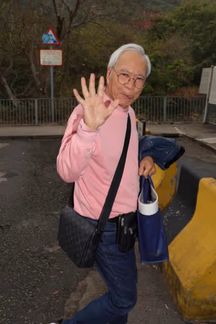 73歲李龍基為救36歲小女友，舉辦4000元一桌的演唱會被質疑圈錢