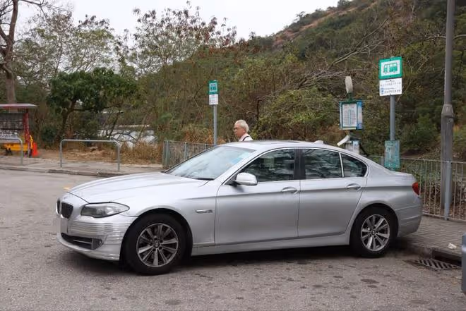 73歲李龍基為救36歲小女友，舉辦4000元一桌的演唱會被質疑圈錢