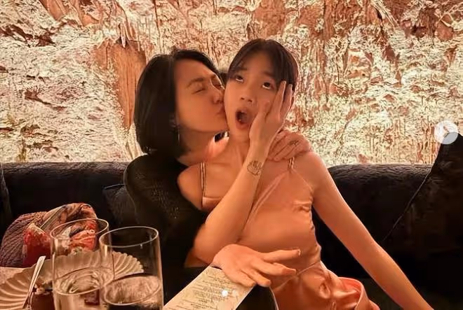 小S兩個大女兒秀身材，姐妹相差2歲，遺傳媽媽的美貌