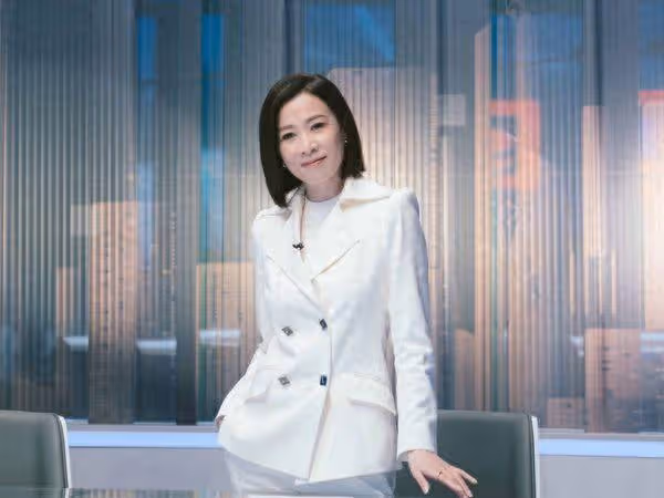 主播宮斗！佘詩曼當霸氣女王　曝職場殘酷：男人權力會大一點