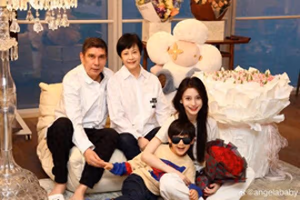 Angelababy生日曬全家福！緊摟7歲兒露燦笑　混血爸爸罕見亮相
