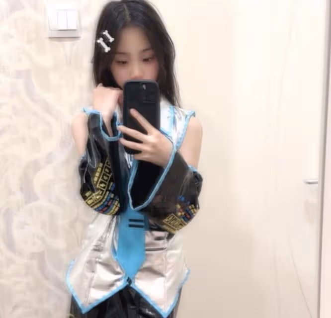 11歲甜馨cos初音未來被罵翻,發文道歉稱不懂規矩,註銷社交帳號