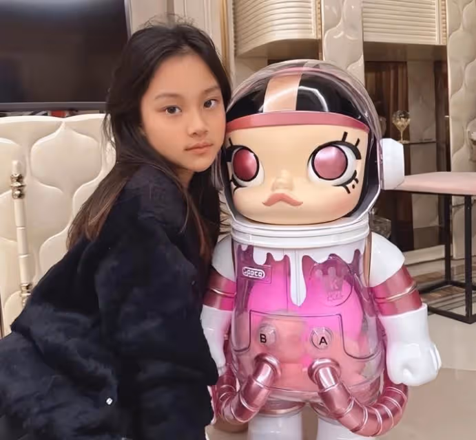 11歲甜馨cos初音未來被罵翻,發文道歉稱不懂規矩,註銷社交帳號