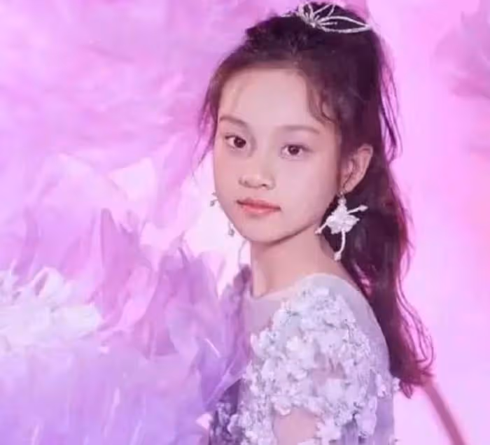 11歲甜馨cos初音未來被罵翻,發文道歉稱不懂規矩,註銷社交帳號