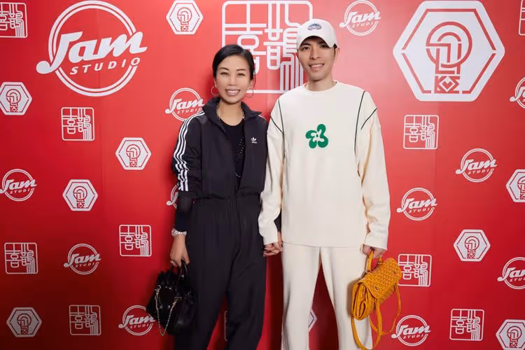 蕭敬騰世紀婚禮還沒辦！先牽新婚妻Summer放閃撒百萬現金