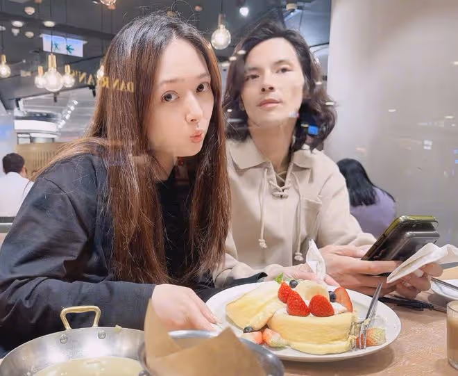 郭碧婷給老公手寫打call紙條,甜喊向佐「佐佐」,越愛越高調
