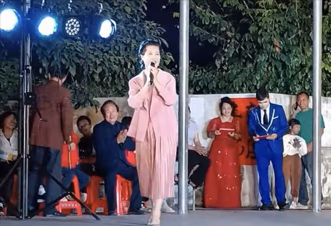 太辛酸!85歲李雙江夢鴿海南頻演出,雖破音但已待一個月不肯離去