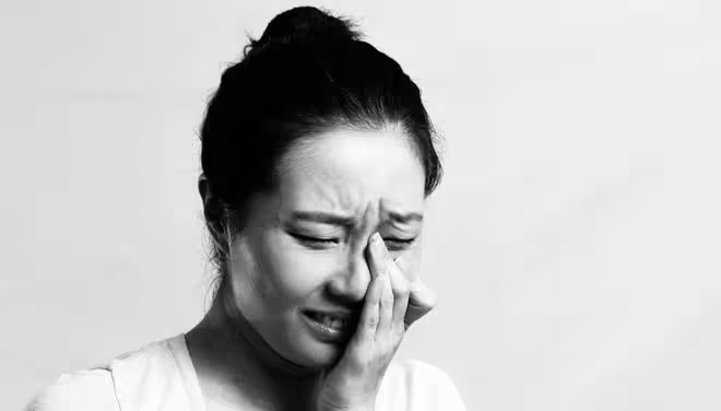 離婚三年後前妻主動求復合,要求跟她一起養孩子,我:不要臉